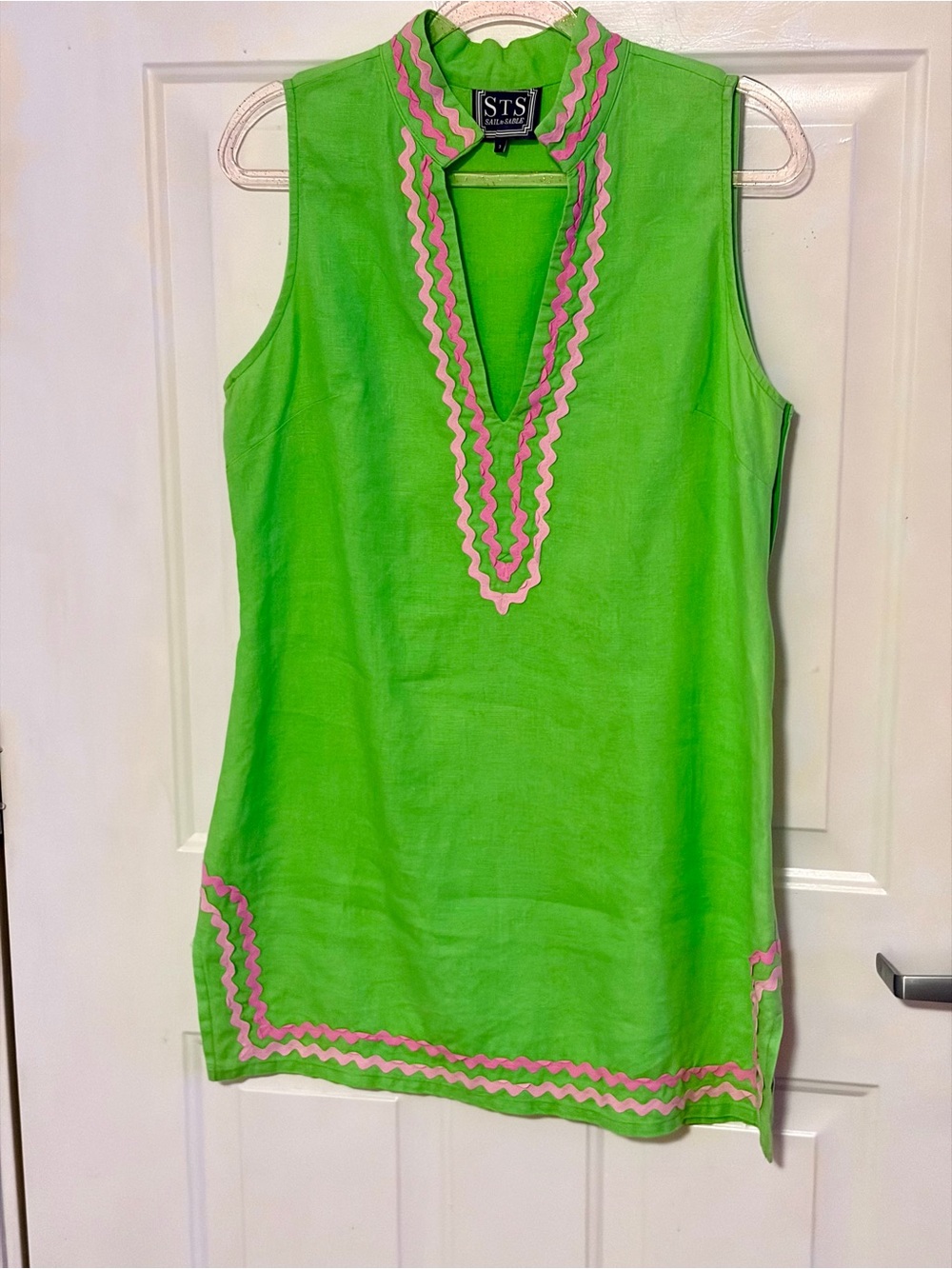 Sail to Sable 100 % linen dress bright green with Pink Accents
